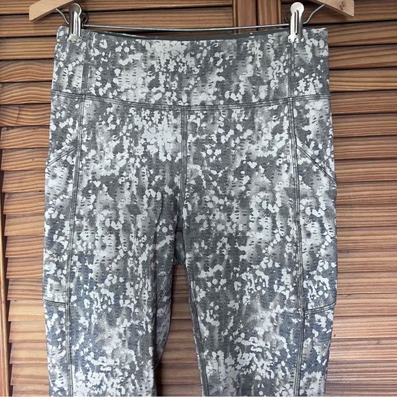 Lululemon High-Waisted Leggings Size 8 - Picture 2 of 7